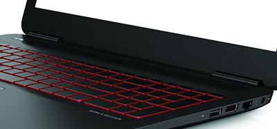 Detalle del teclado en el portátil HP Omen 15