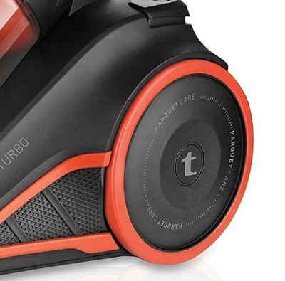 Detalle de las ruedas del aspirador Taurus Pulsar Eco Turbo